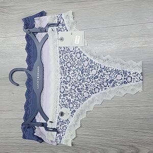 LUCKY BRAND THONGS.
